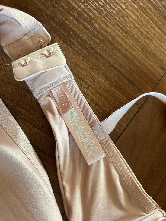 SKIMS Light Beige Seamless Everyday Bra - Picture 8 of 8